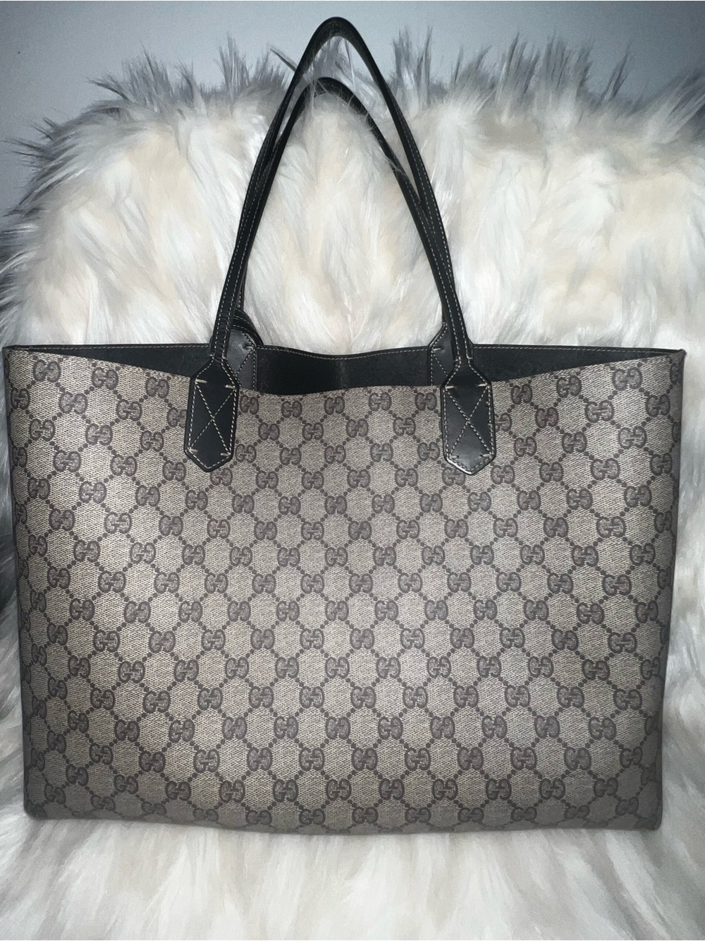 Authentic Gucci GG Monogram Reversible Large Tote Bag – Beige & Black